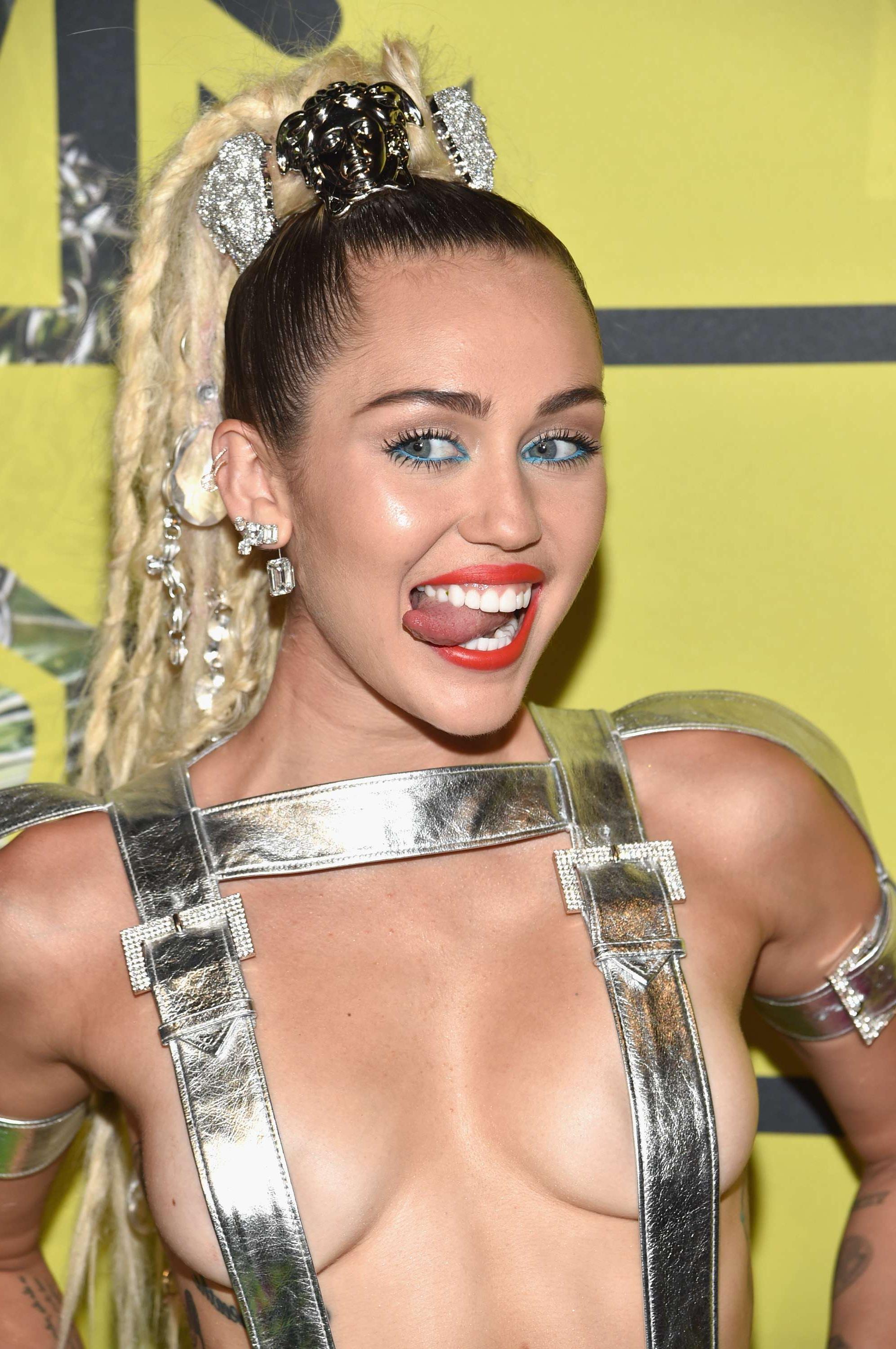 19P miley cyrus nude pics