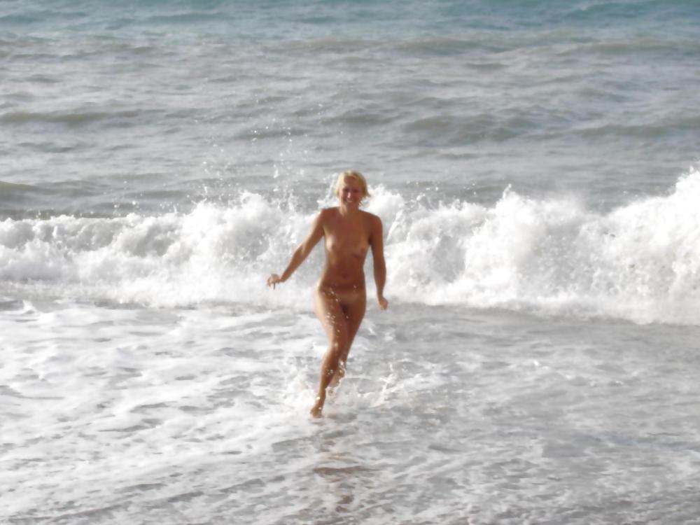 25P Nudist Beach Fun
