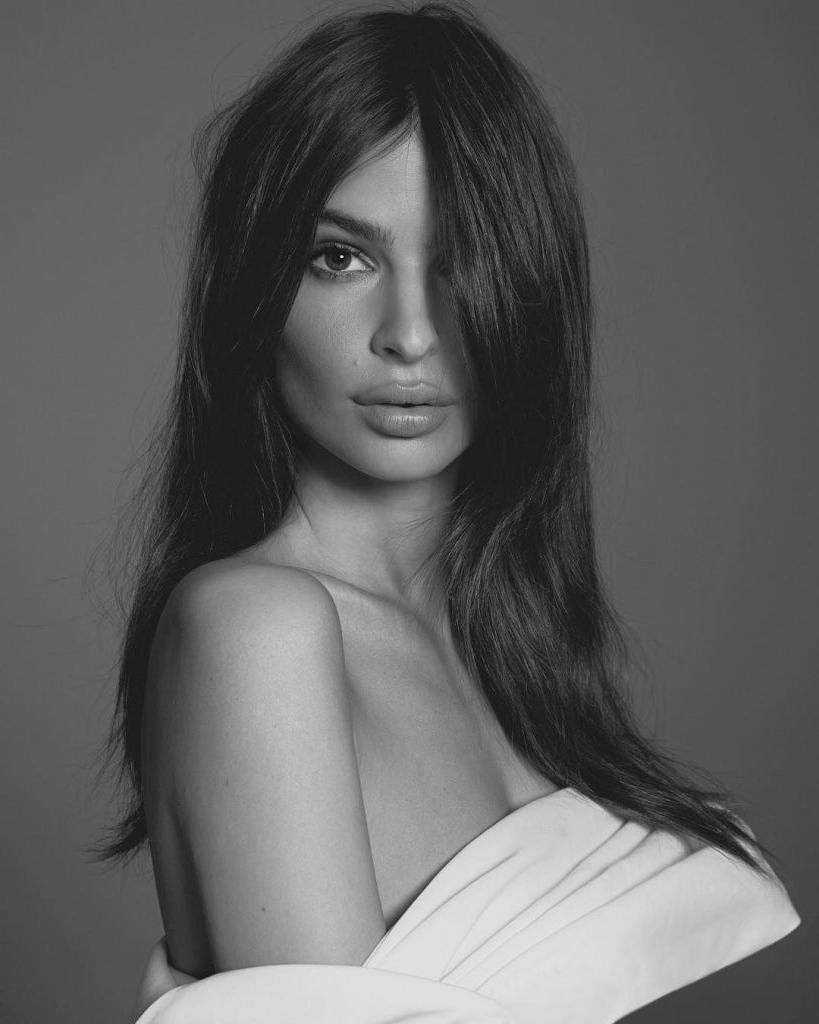 25P Emily Ratajkowski Nude