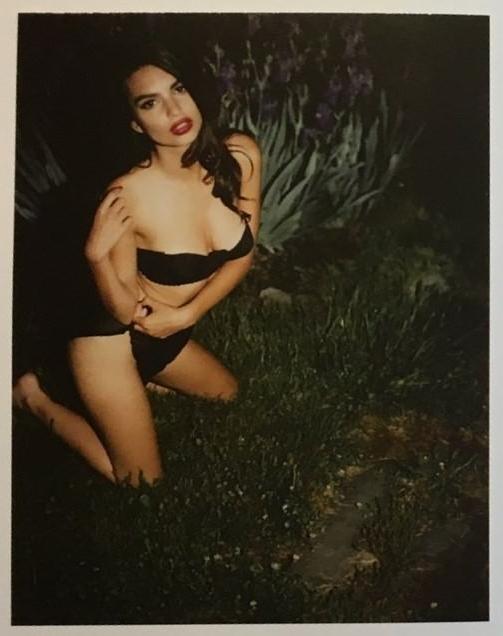 25P Emily Ratajkowski Nude