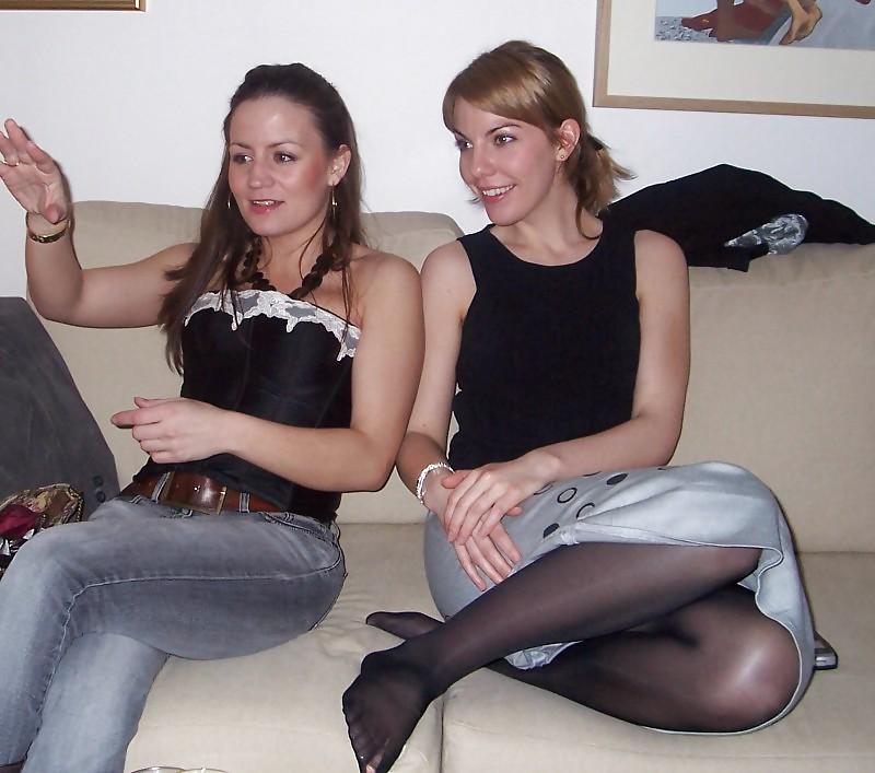 25P Nylon - upskirt - leg 40