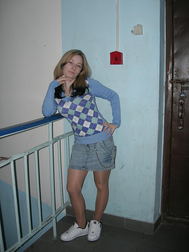 25P Nylon - upskirt - leg 40