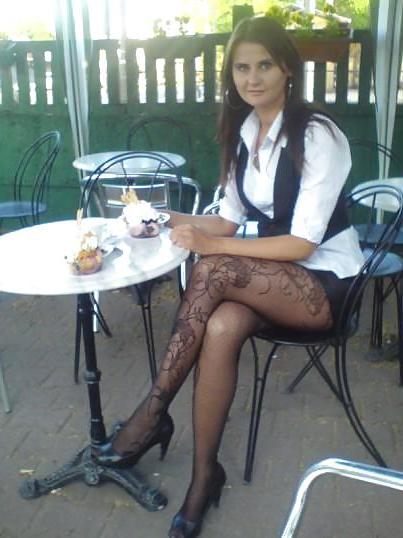 25P Nylon - upskirt - leg 40