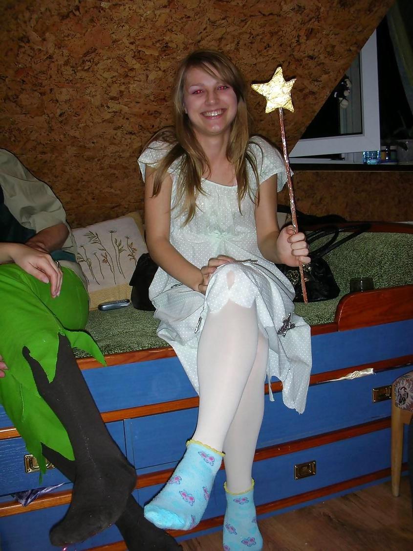 25P Nylon - upskirt - leg 40