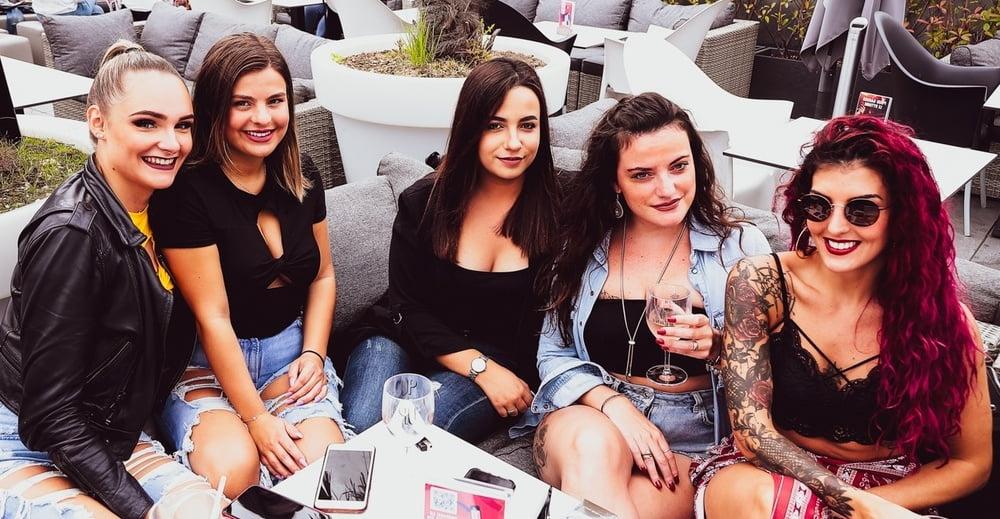 20P Girls partying in club - Paris #99