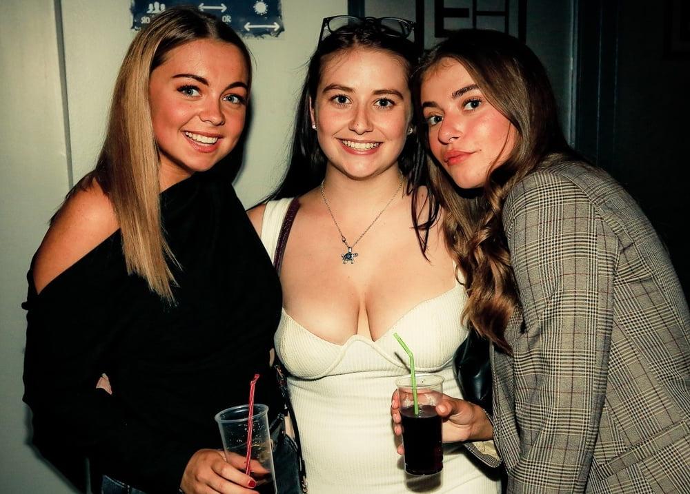 20P Girls partying in club - Paris #99