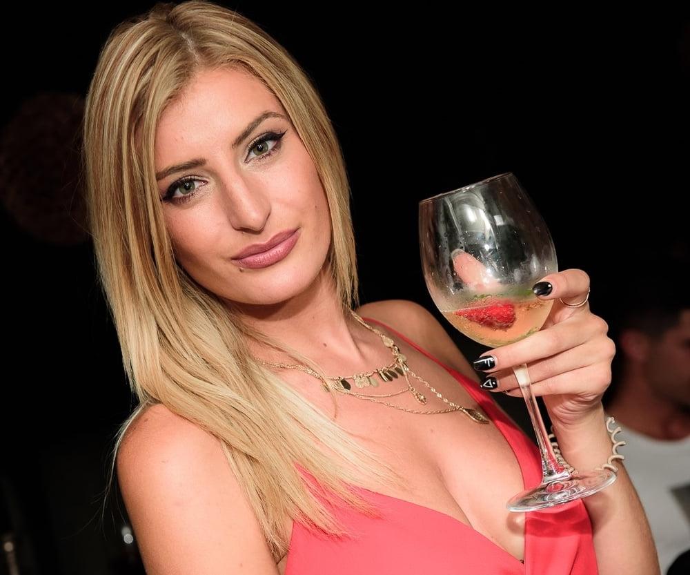 20P Girls partying in club - Paris #99