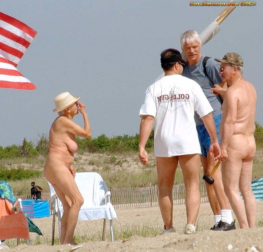 25P Nude beach