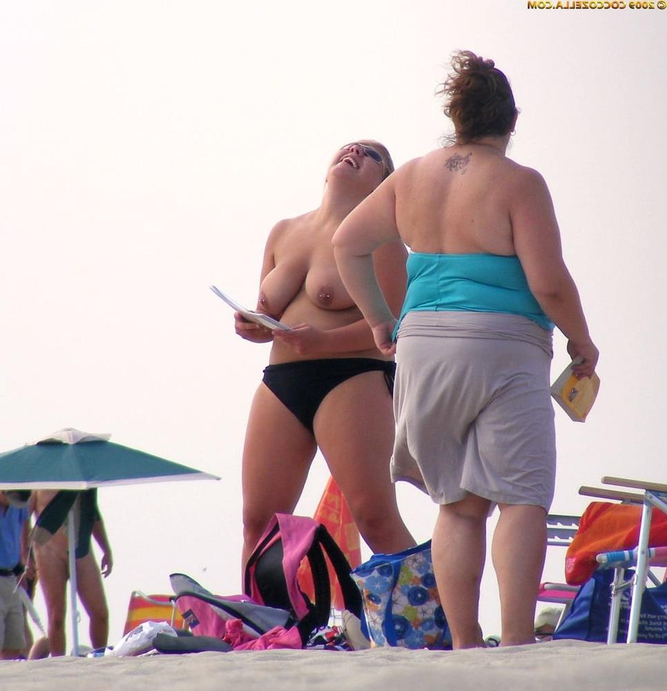 25P Nude beach
