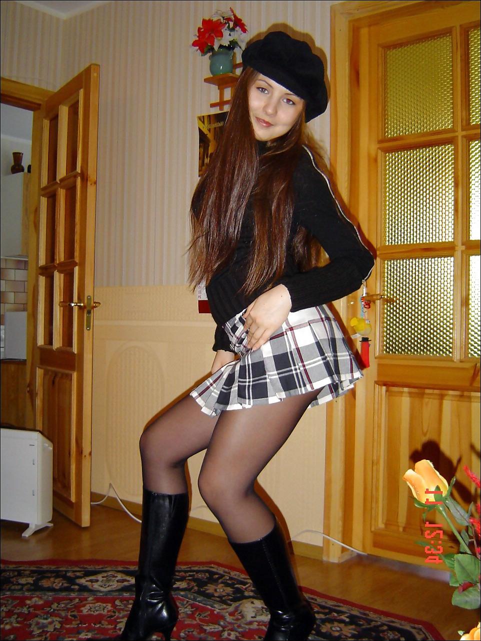 20P Nylon - upskirt - leg 41