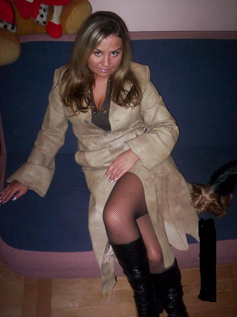 20P Nylon - upskirt - leg 41