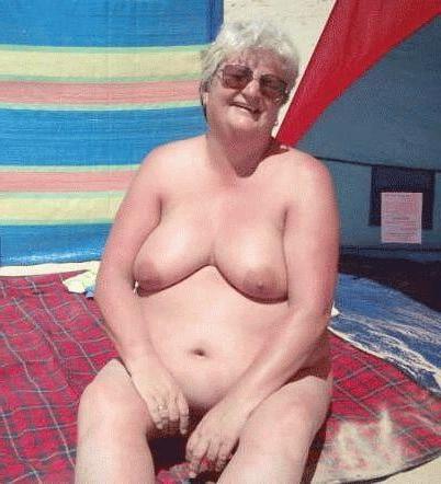 25P Older and hot 296 (Saggy tits)