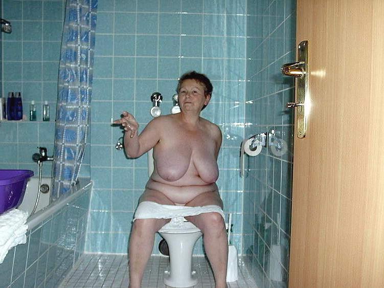 25P Older and hot 296 (Saggy tits)