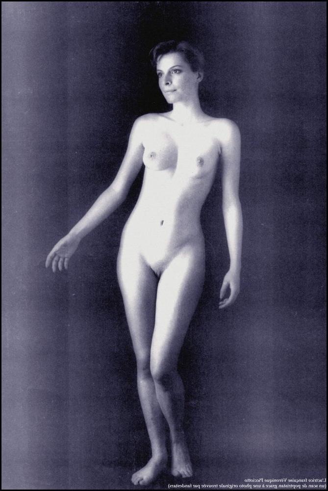 25P Full frontal nude - Bald pussy 2