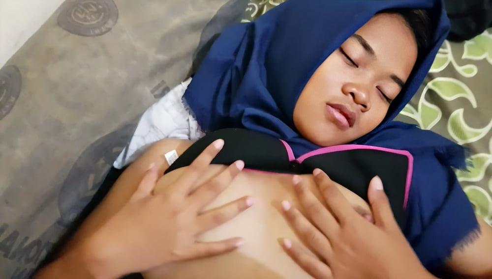 25P Adelia Hijab Scandal 01