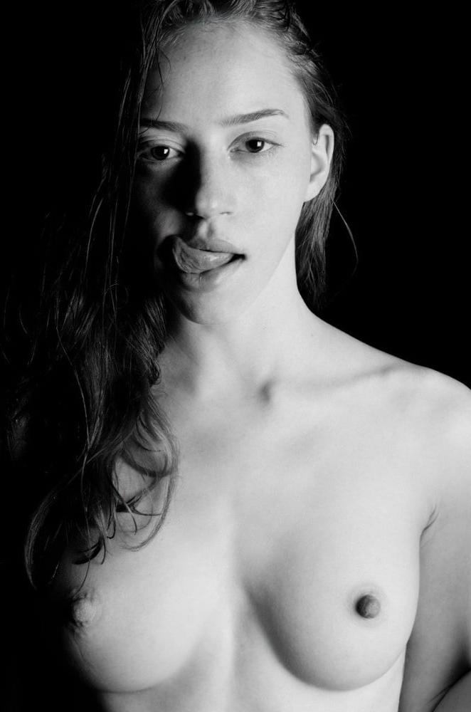 25P Lily Newmark nude (ass, boobs, pussy)