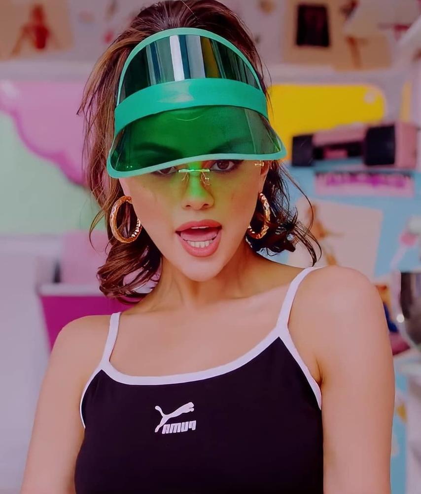 13P SELENA GOMEZ ... HER PUSSY IS DRIPPING WET !!!