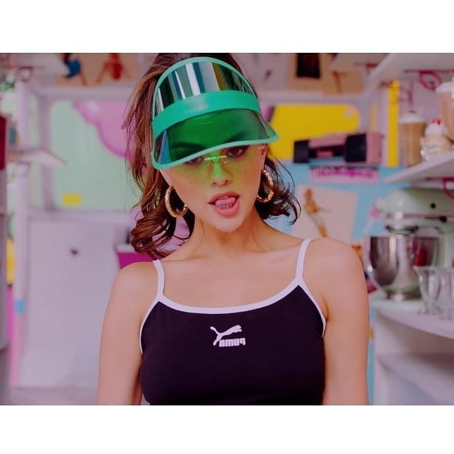 13P SELENA GOMEZ ... HER PUSSY IS DRIPPING WET !!!