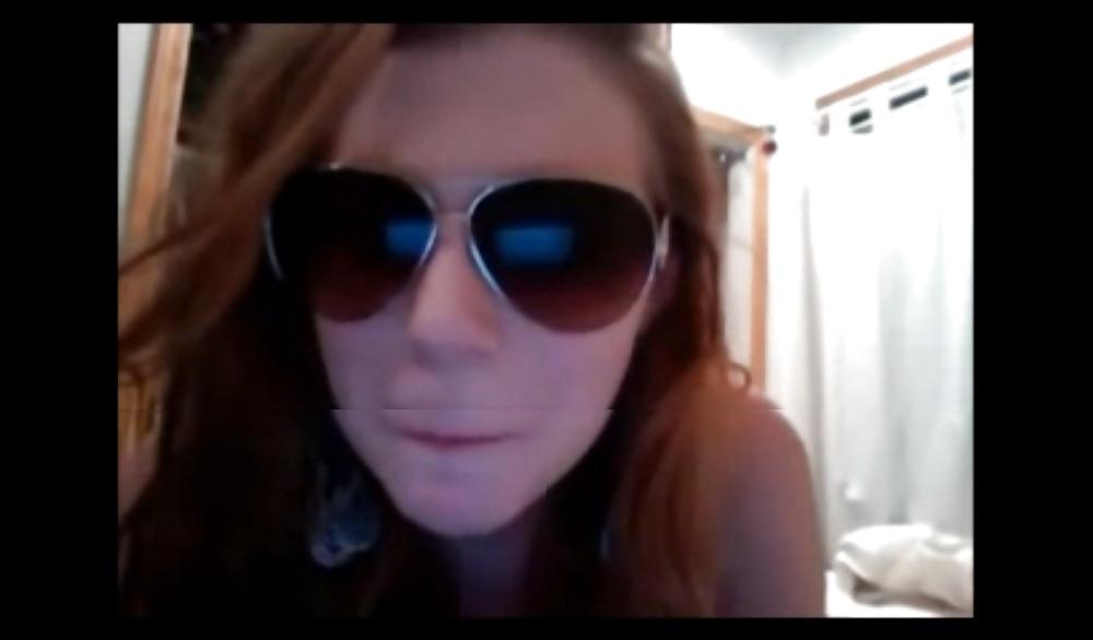 19P Two girls get naked on webcam
