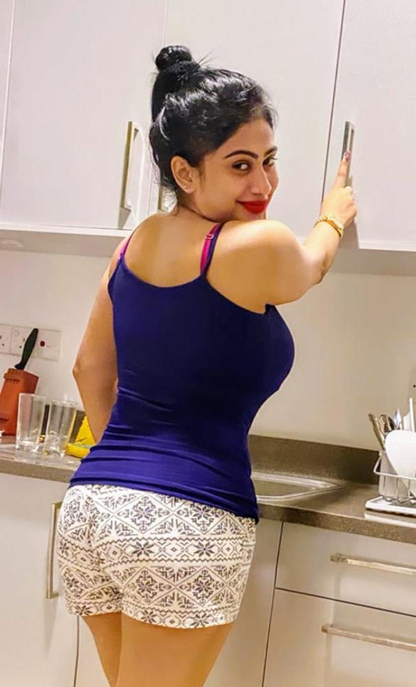 8P Srilankan piumi hansamali half nude