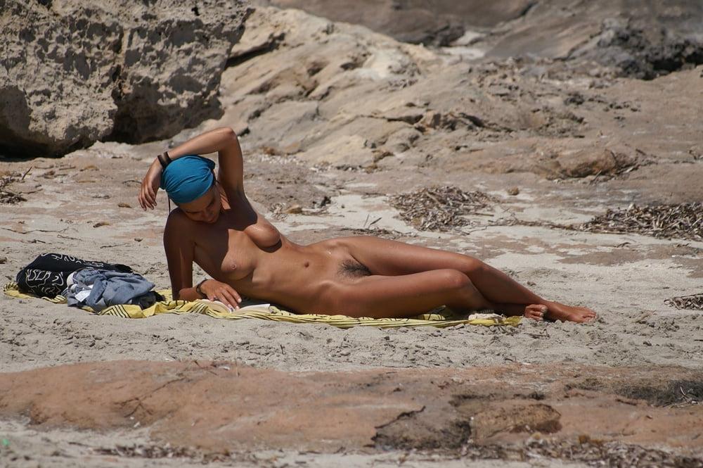 12P Nudist girl