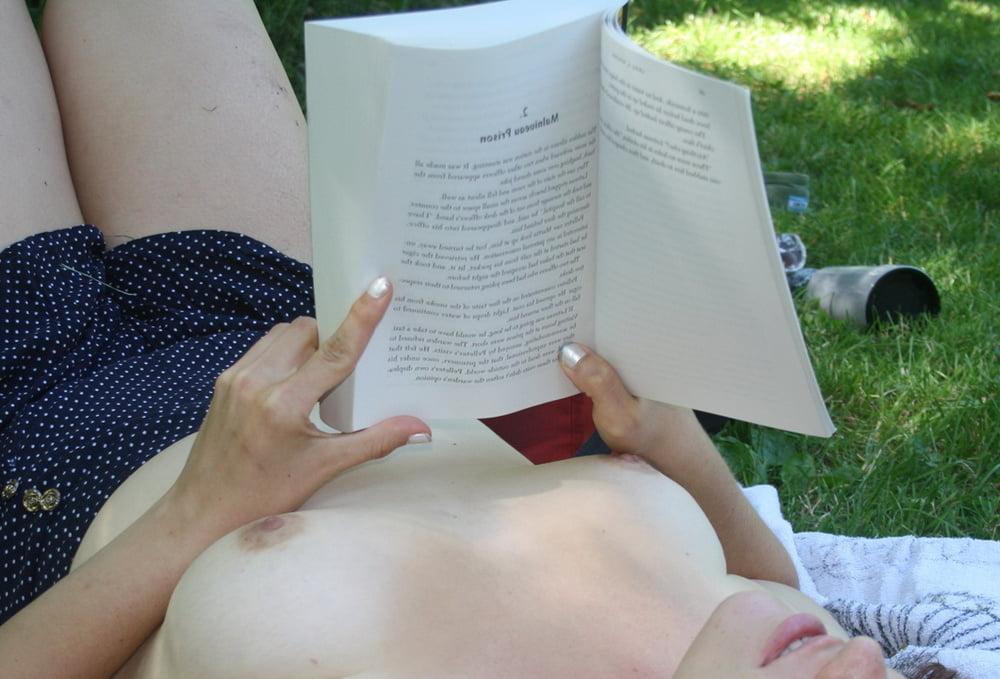 25P Nude park