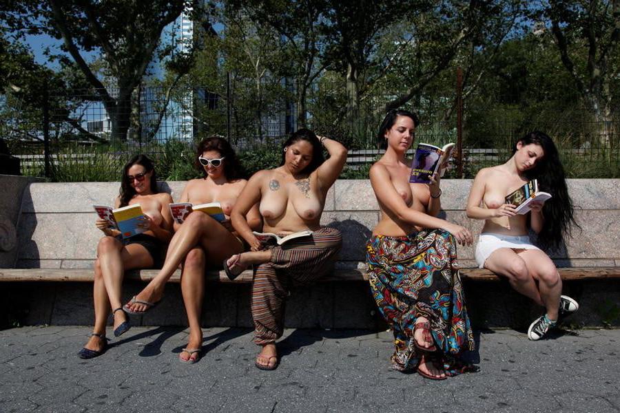 25P Nude park