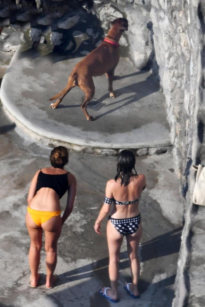 25P Emma Watson NUDE (and Bikini Shots)