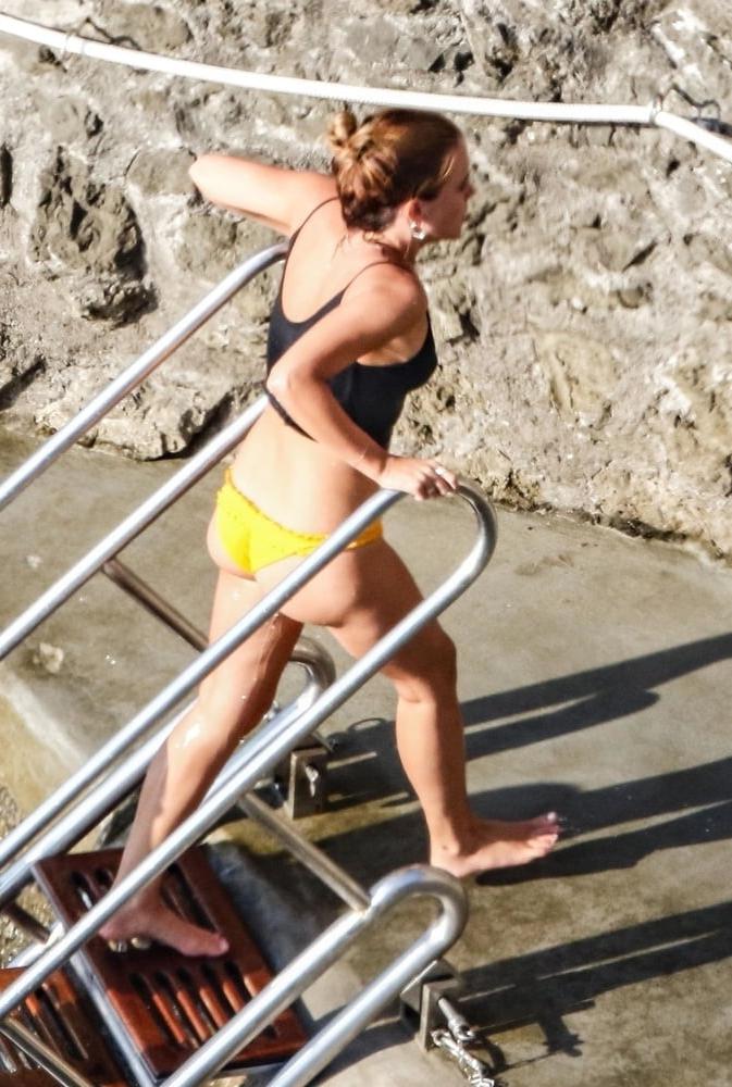 25P Emma Watson NUDE (and Bikini Shots)