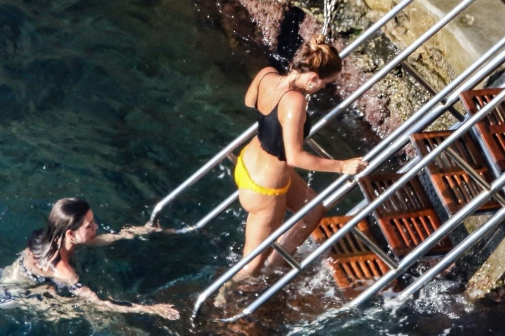 25P Emma Watson NUDE (and Bikini Shots)