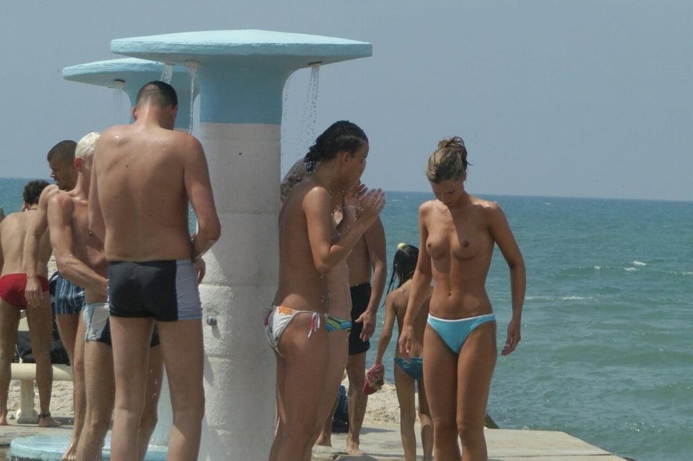 25P 0866 Nude Beach Couples And Groups