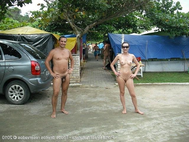 25P 0866 Nude Beach Couples And Groups