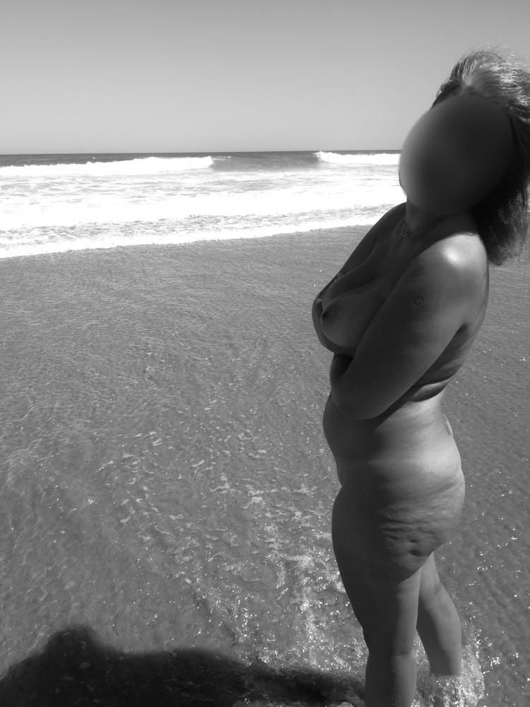 25P Nudist exibitionist milf mature black and white
