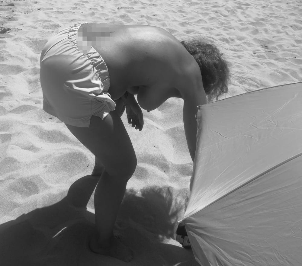 25P Nudist exibitionist milf mature black and white