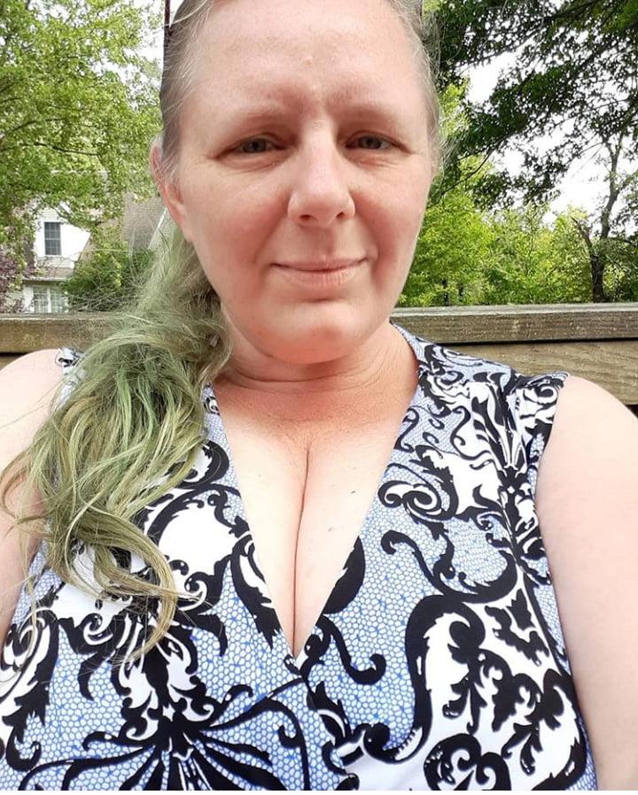 17P Big Titty White Instagram Milf Whore Named Cathy