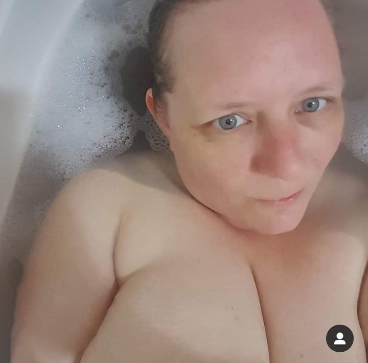 17P Big Titty White Instagram Milf Whore Named Cathy