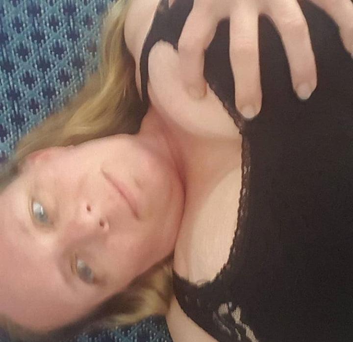 17P Big Titty White Instagram Milf Whore Named Cathy