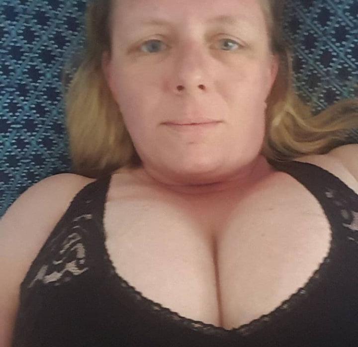 17P Big Titty White Instagram Milf Whore Named Cathy