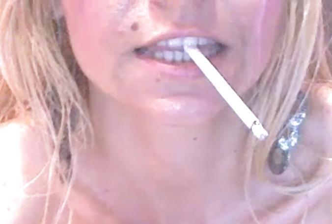 25P Wild saporno Milf Stretches Cunt On Cam