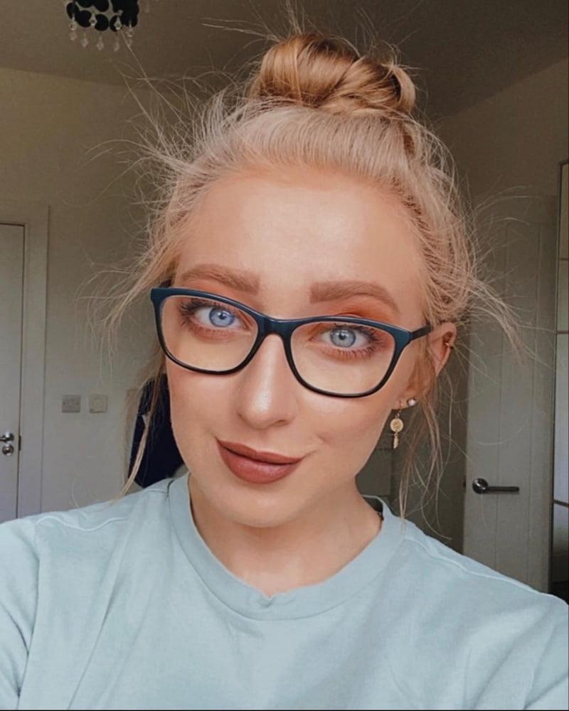 16P Sexy Gym Blonde Danni