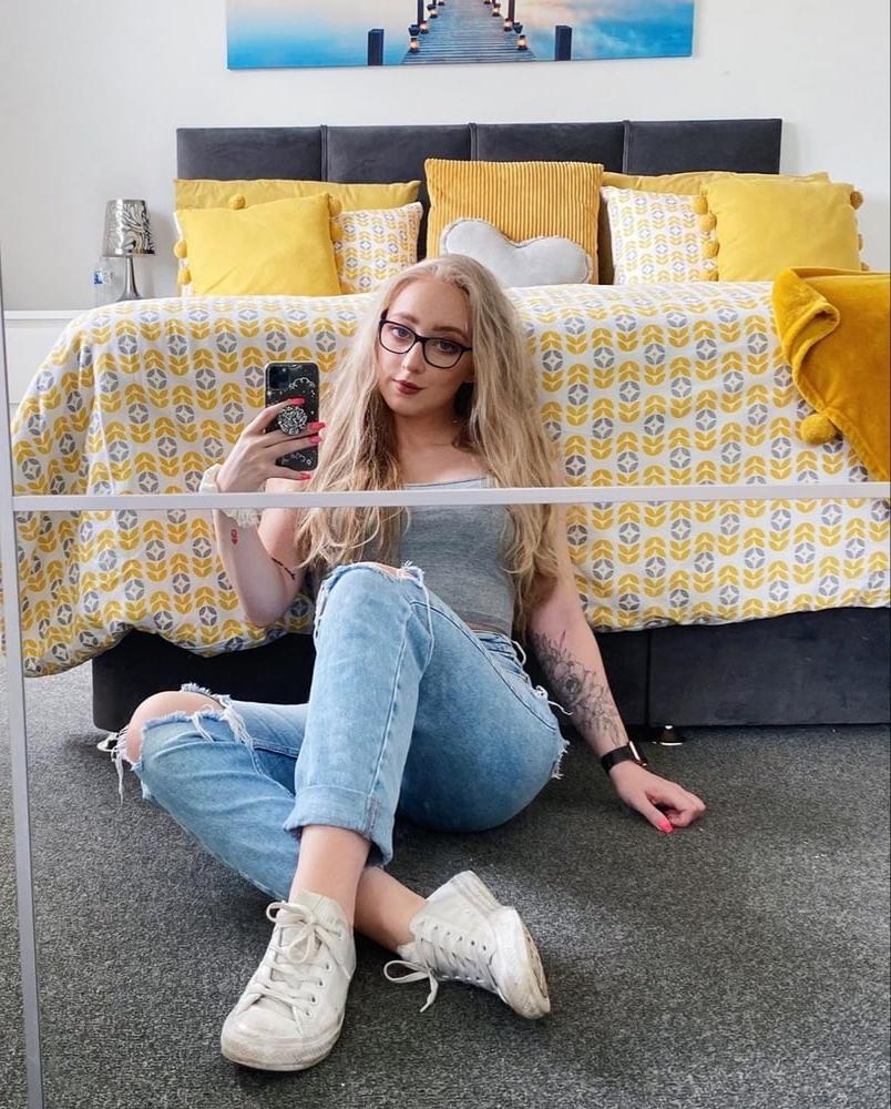 16P Sexy Gym Blonde Danni