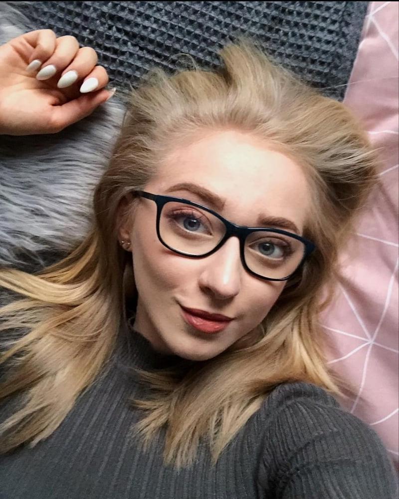 16P Sexy Gym Blonde Danni