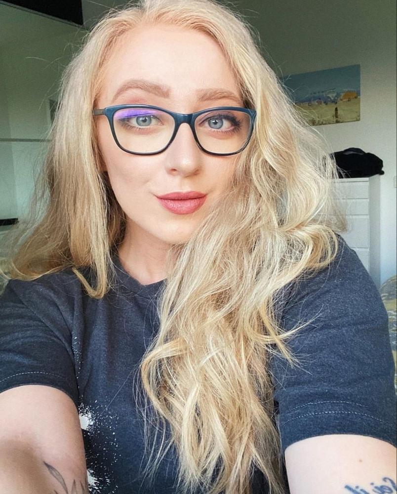 16P Sexy Gym Blonde Danni