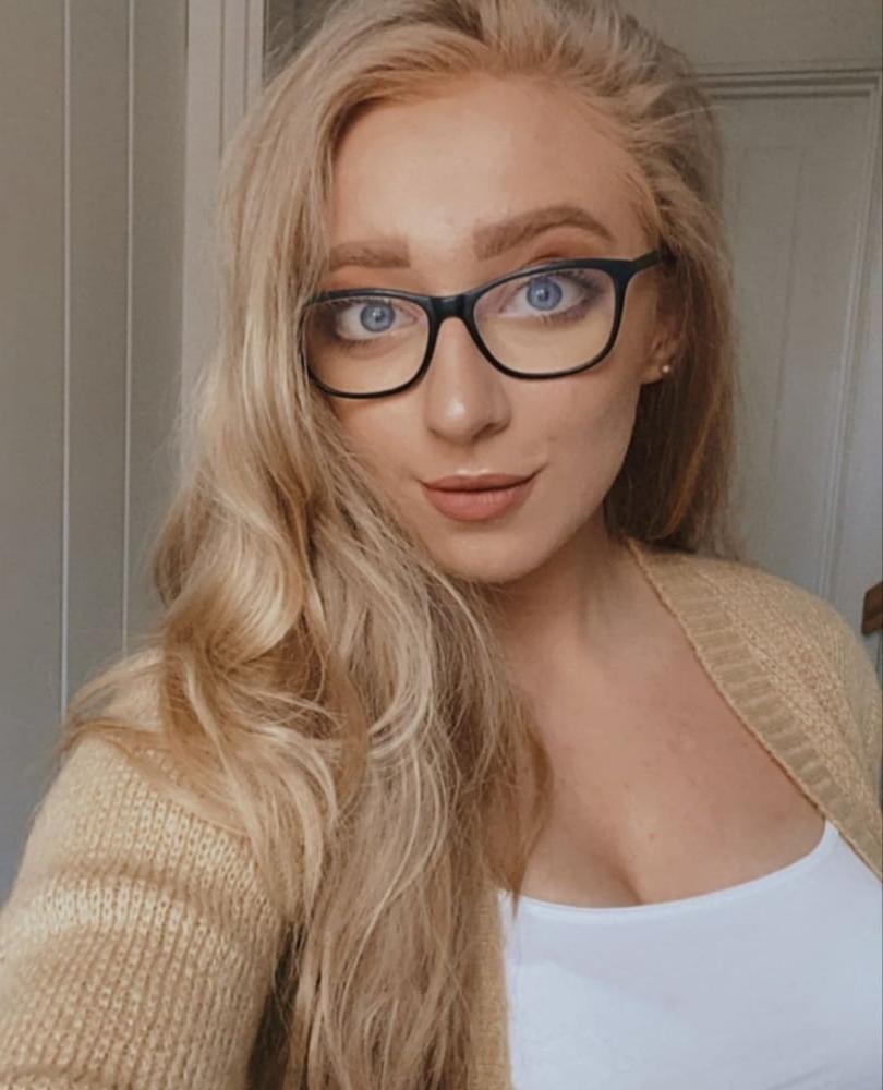 16P Sexy Gym Blonde Danni