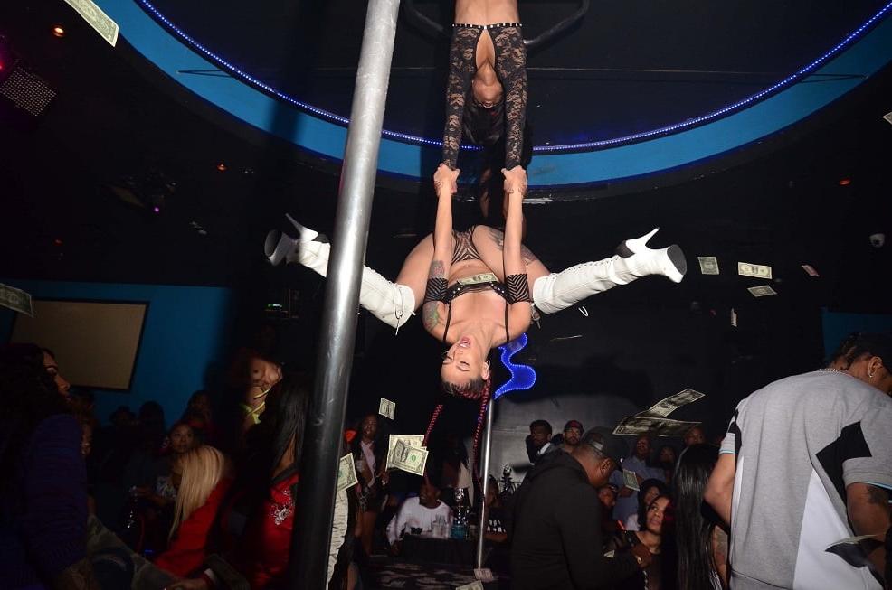 25P Ebony strip club 03