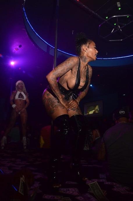 25P Ebony strip club 03