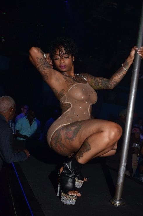 25P Ebony strip club 04