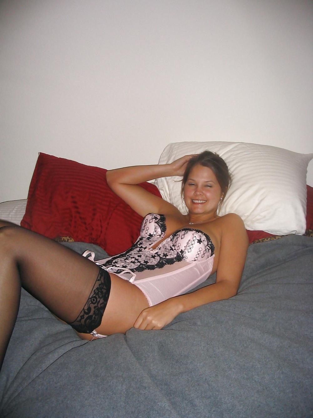 25P Cheerful Wife In Sexy Lingerie Spreading Her Legs