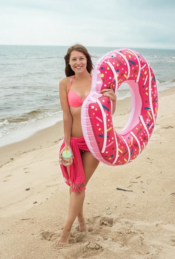 25P Girl nude on the beach