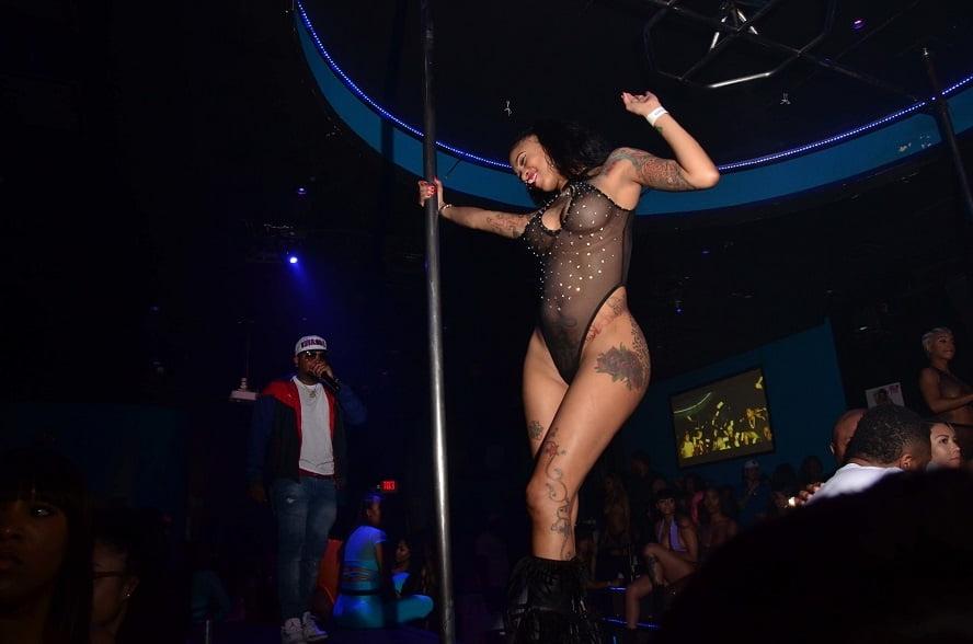 25P Ebony strip club 05